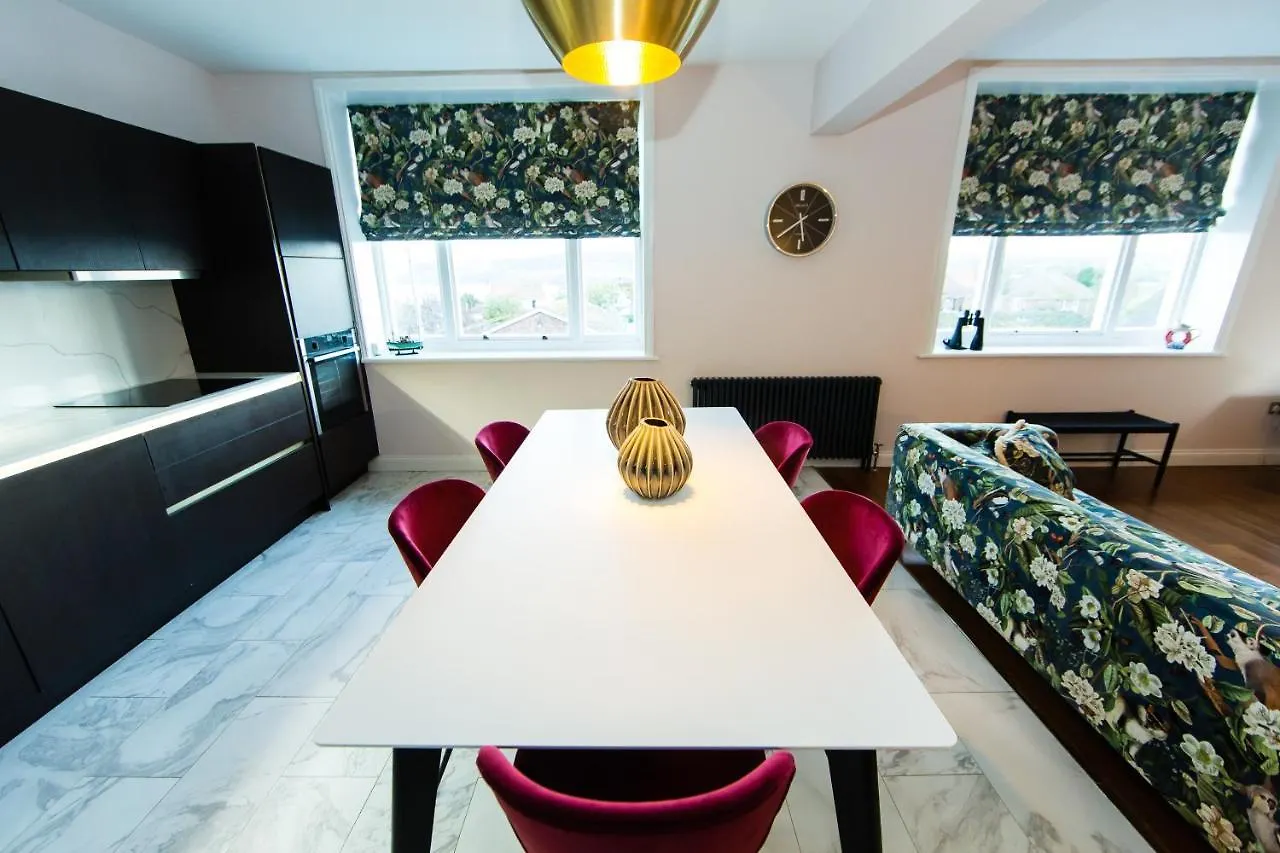 The Captains At Rounton By Maison Parfaite- Sea Views - Parking - Robin Hoods Bay Holiday home *
