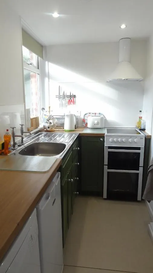 Alpha - 2 Bedrooms, Walk To Beach * Robin Hood's Bay