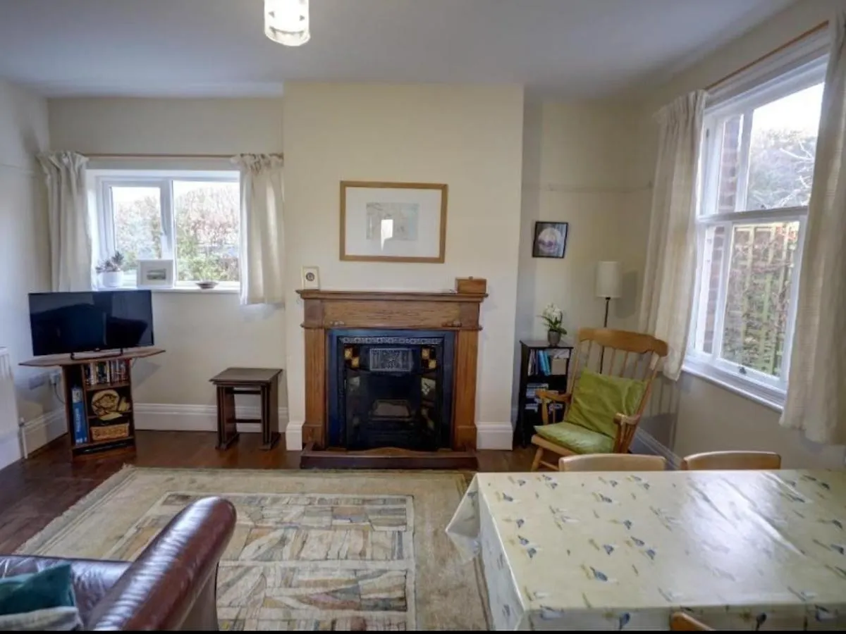 Holiday home Alpha - 2 Bedrooms, Walk To Beach *