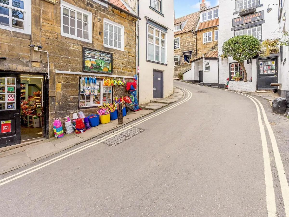 Prázdninový dům 3 Bed In Robin Hoods Bay 89568 *