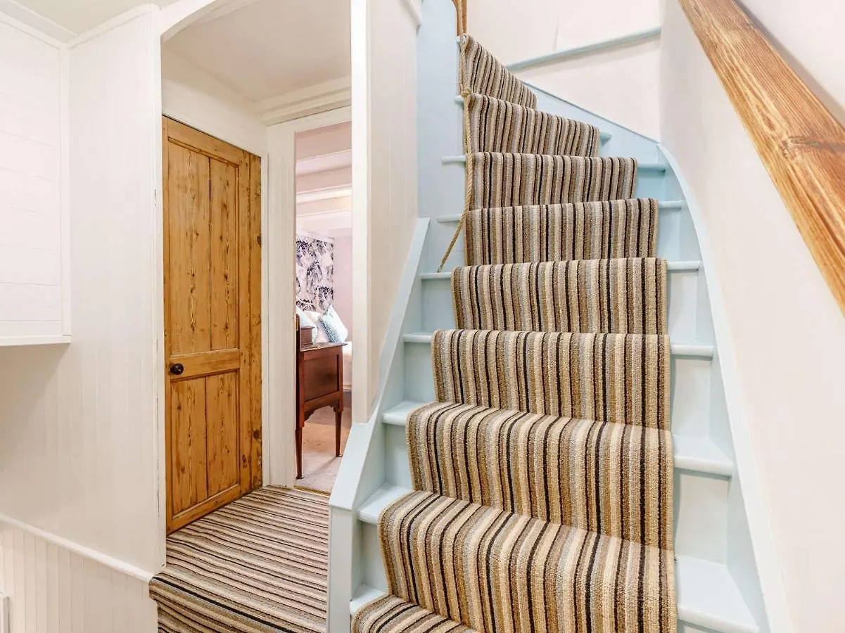 3 Bed In Robin Hoods Bay 89568 Holiday home