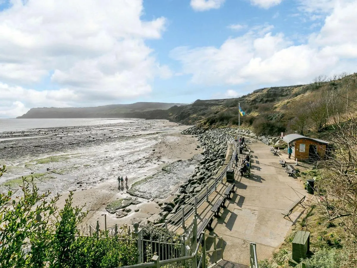 2 Bed In Robin Hoods Bay 87059 Holiday home *