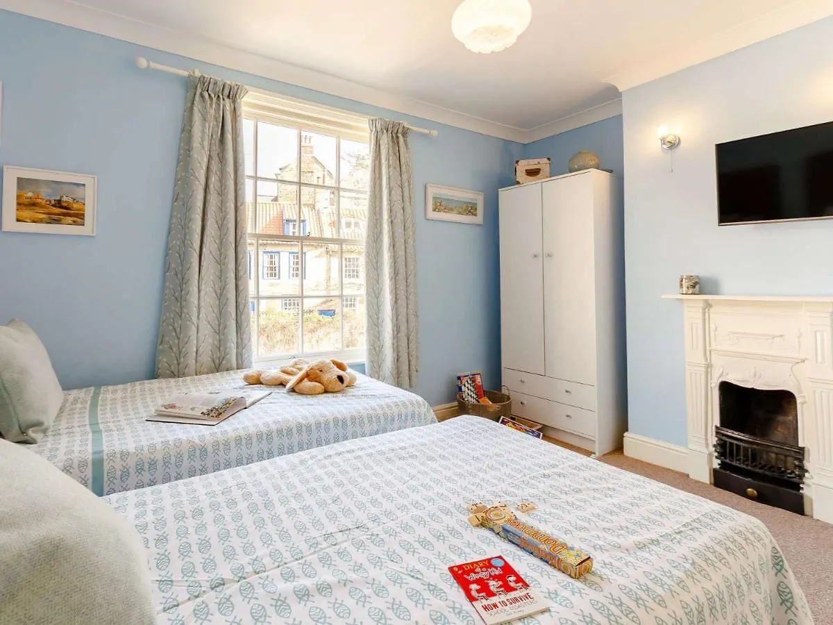 2 Bed In Robin Hoods Bay 87059