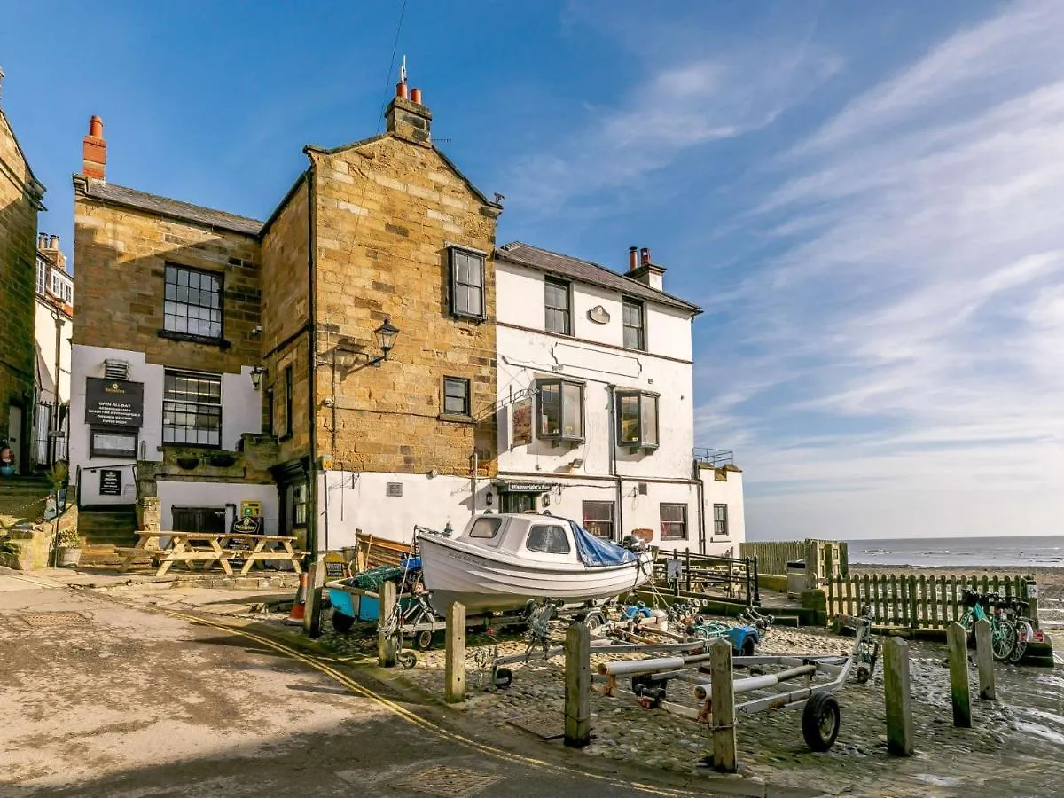 2 Bed In Robin Hoods Bay 87059 Holiday home *
