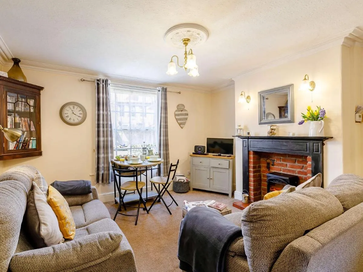 2 Bed In Robin Hoods Bay 87059