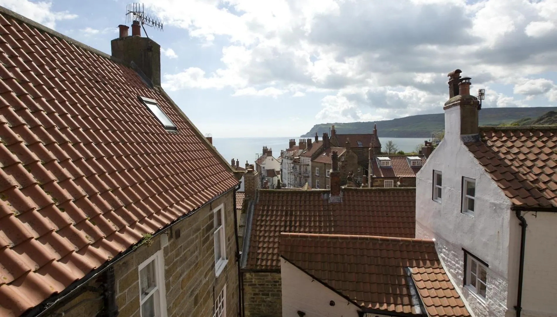 2 Bed In Robin Hoods Bay G0085