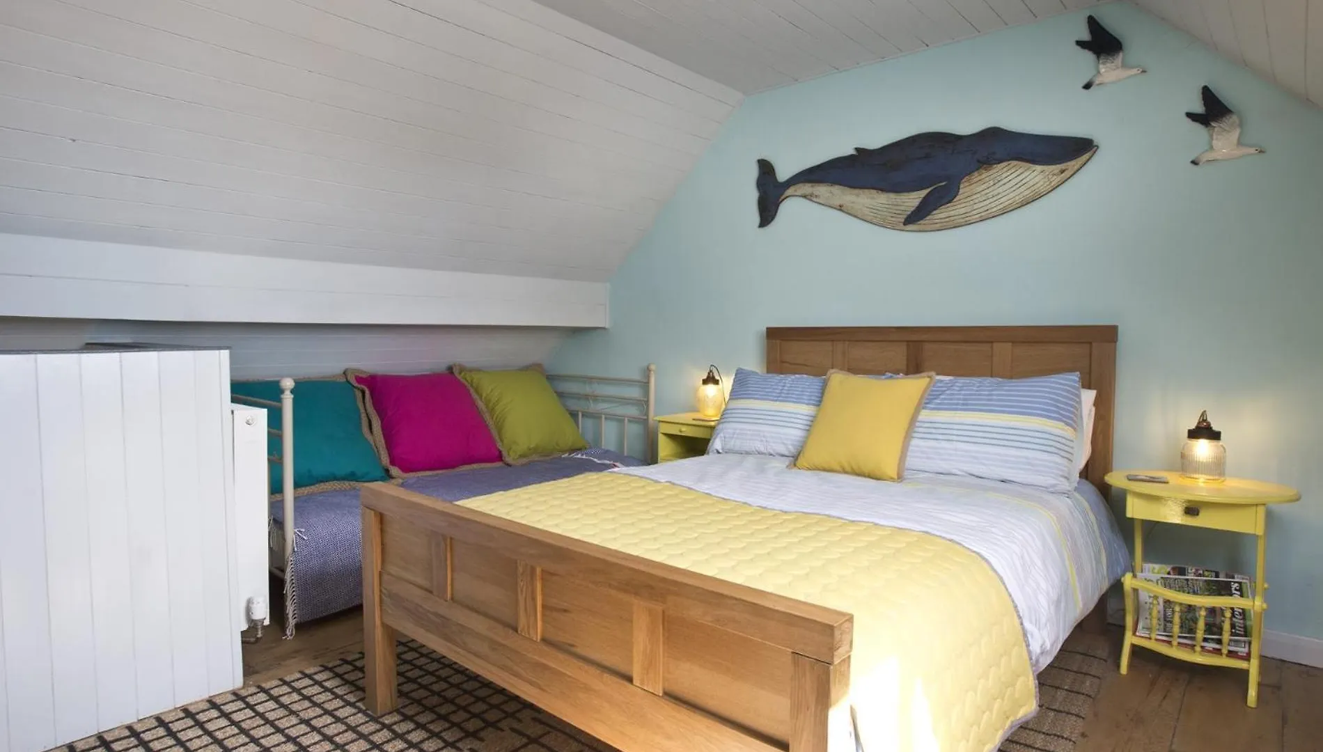 2 Bed In Robin Hoods Bay G0085 *