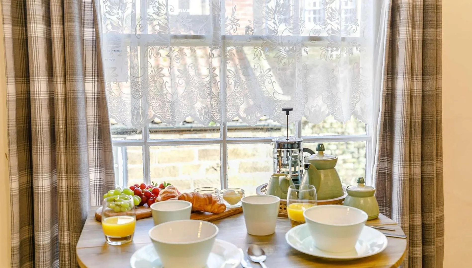 2 Bed In Robin Hoods Bay 87059 Holiday home *
