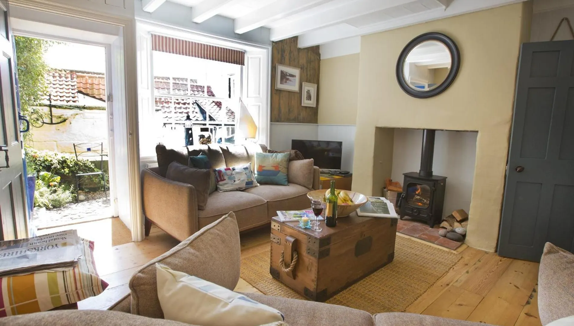 2 Bed In Robin Hoods Bay G0085 * Robin Hood's Bay