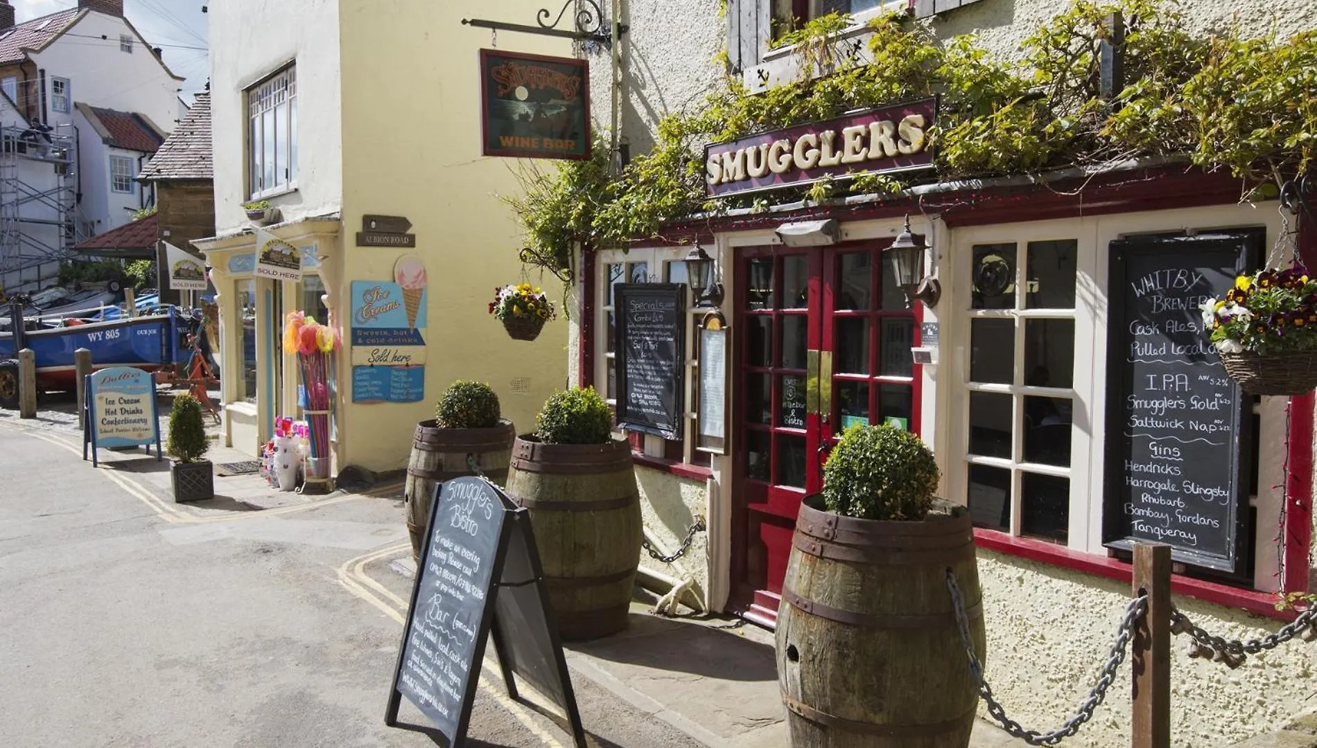 2 Bed In Robin Hoods Bay G0085 Robin Hood's Bay