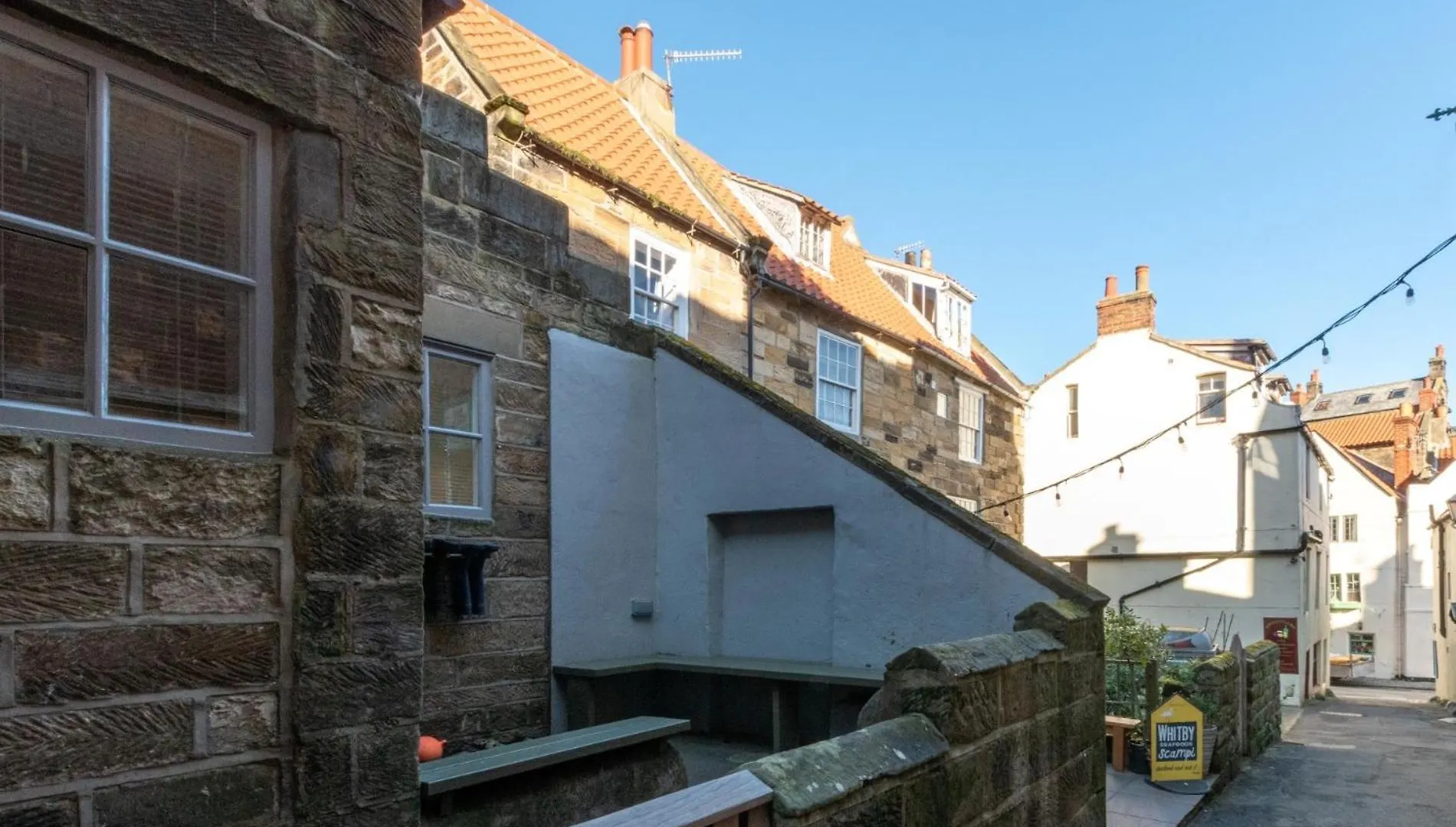 4 Bed In Robin Hoods Bay G0003 *