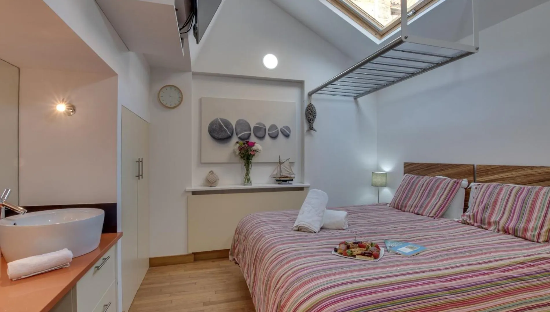 4 Bed In Robin Hoods Bay G0003 *