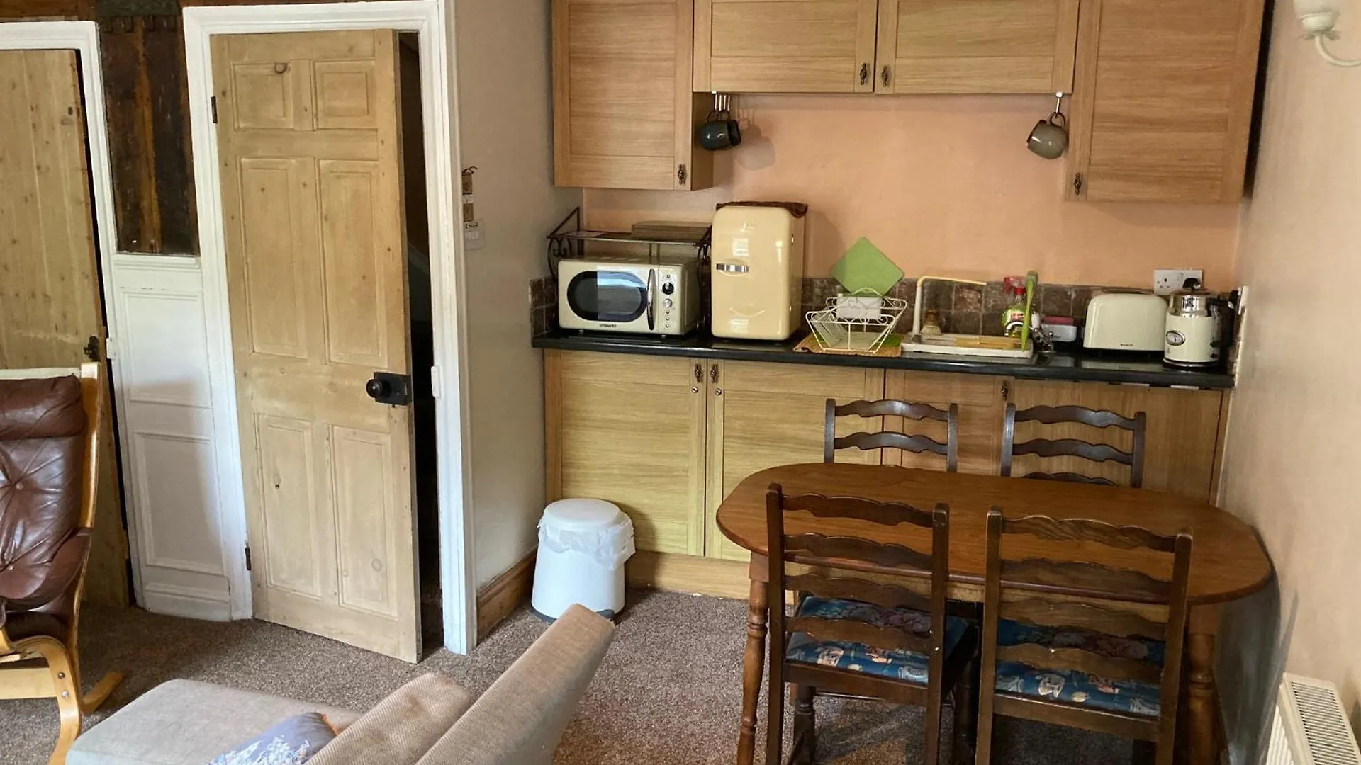 Holmedale With Outdoor Terrace In The Heart Of Robin Hoods Bay Holiday home