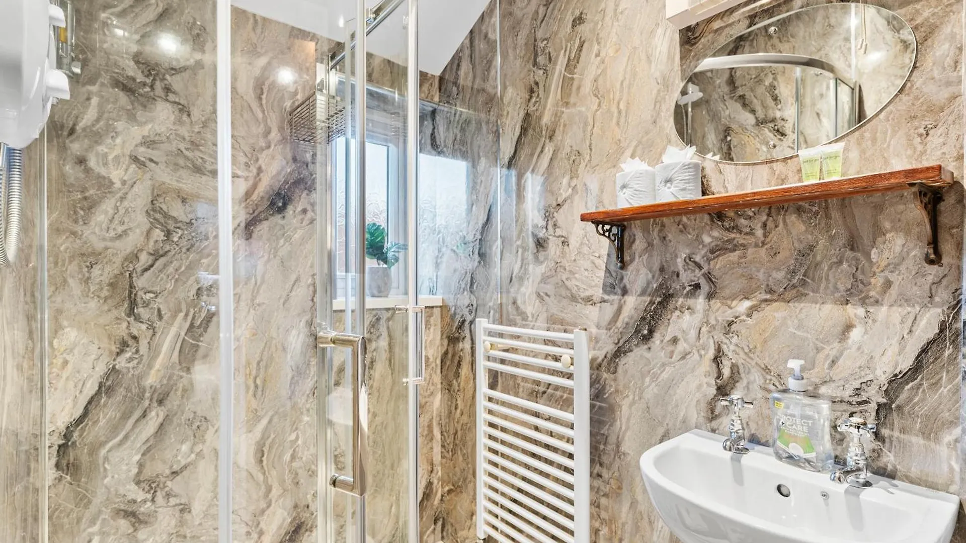 Georgian Gem Of Robin Hoods Bay - Hot-Tub - Pets Holiday home *
