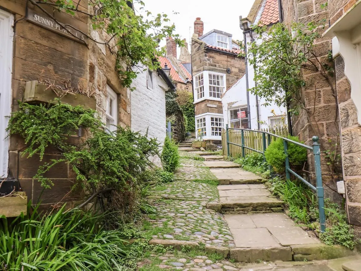 Delft * Robin Hood's Bay